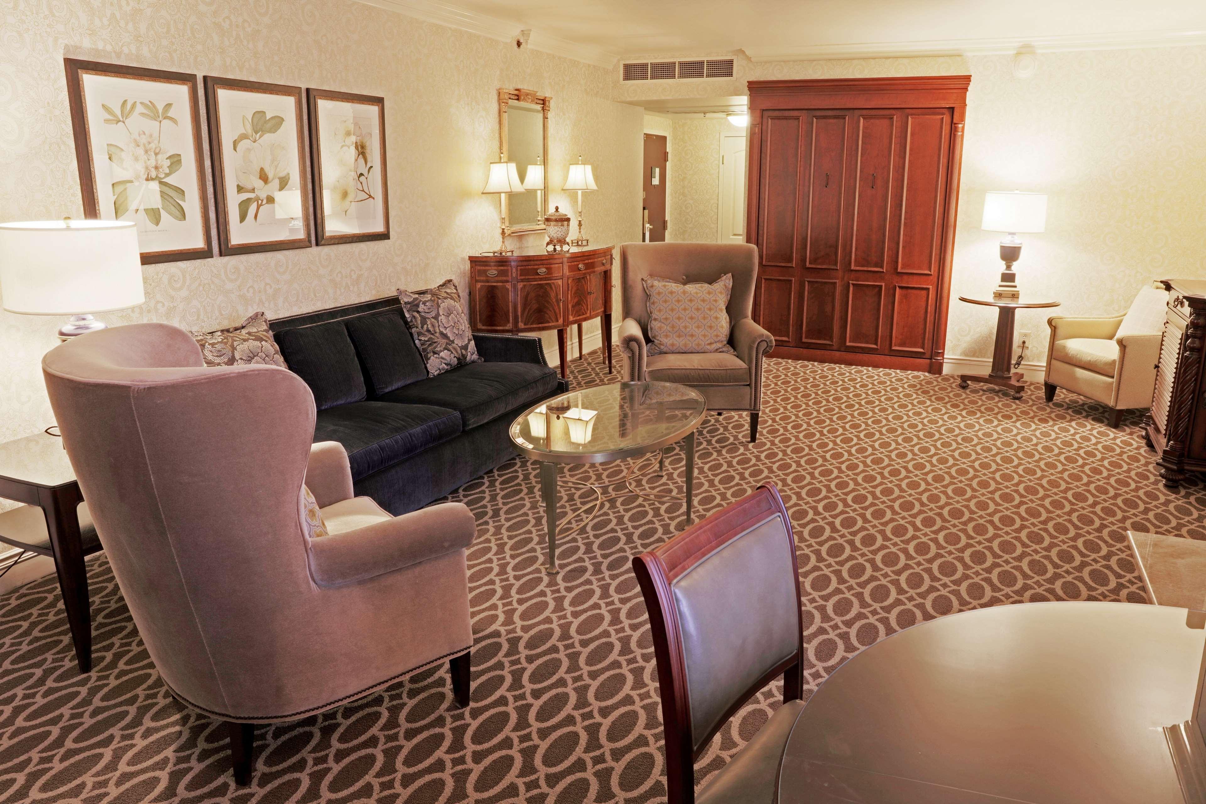 Hotel Roanoke & Conference Center, Curio Collection By Hilton Εξωτερικό φωτογραφία