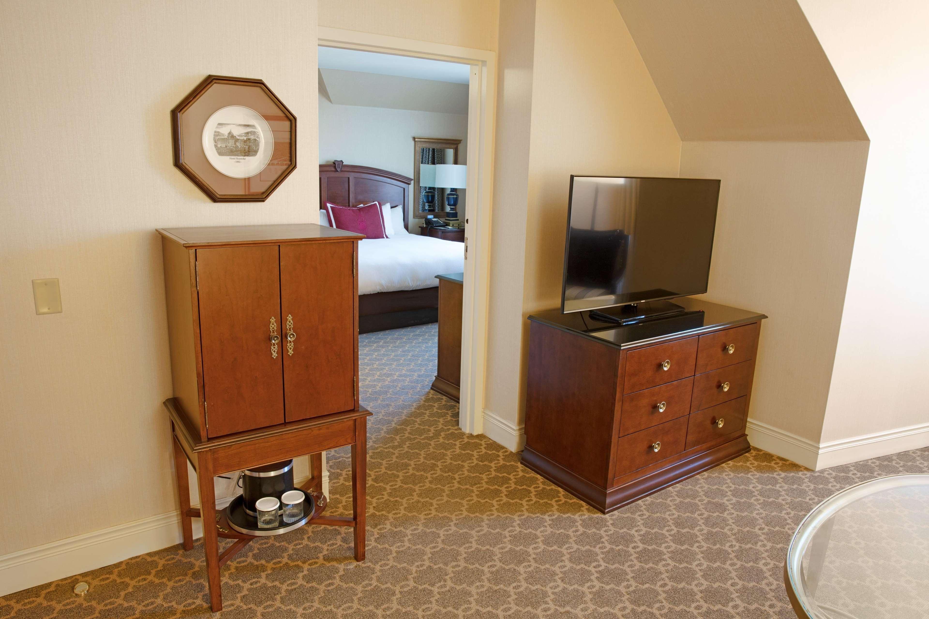 Hotel Roanoke & Conference Center, Curio Collection By Hilton Εξωτερικό φωτογραφία